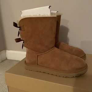 Bailey Bow Uggs Size 8